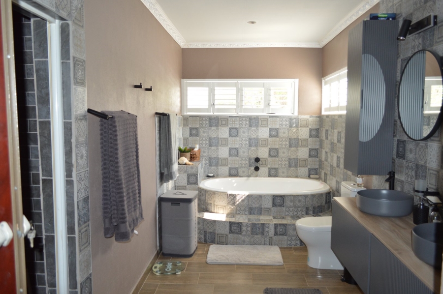 4 Bedroom Property for Sale in Wilkoppies North West